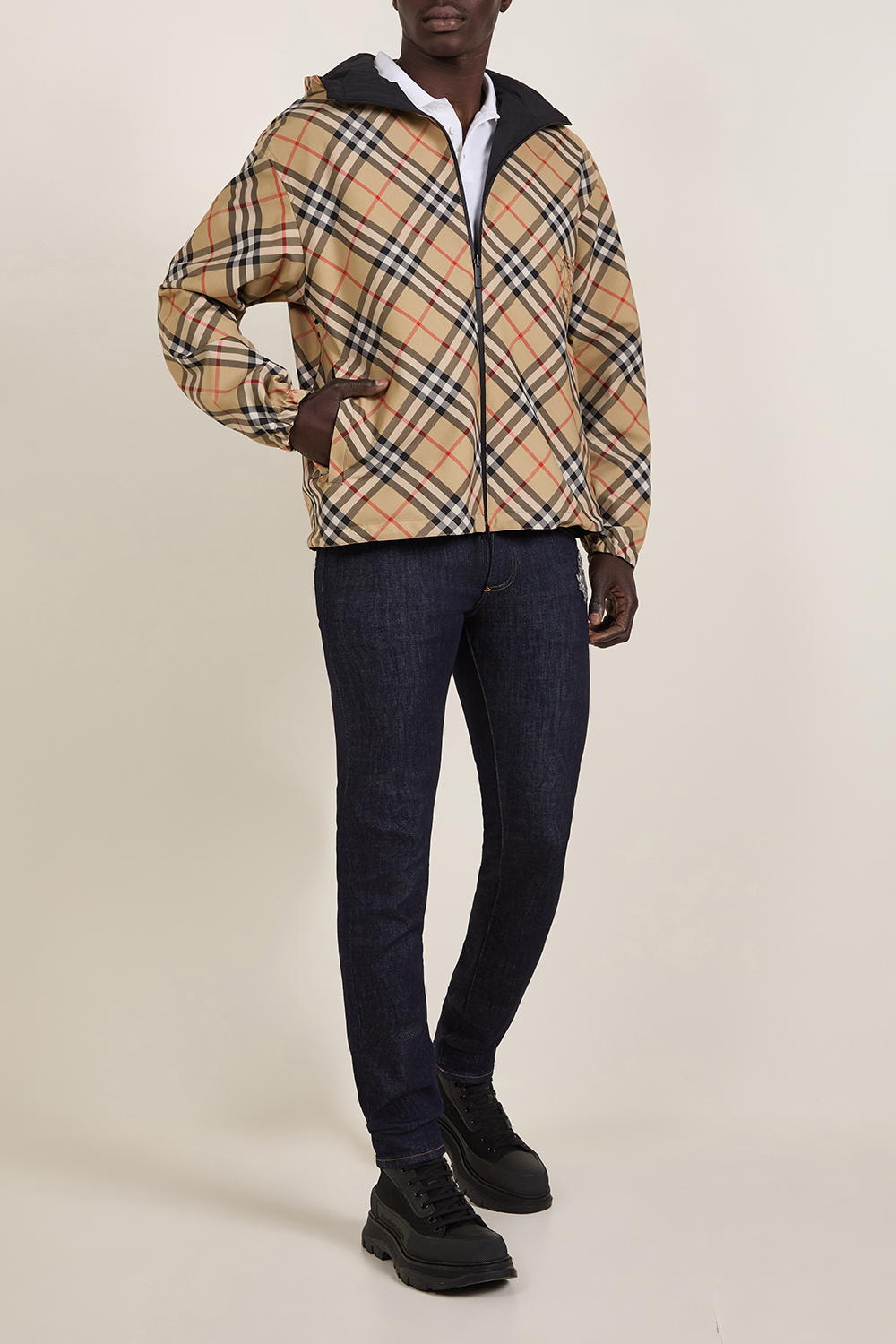 תמונת כל הלוק של ז'קט רוח דו צדדי BURBERRY